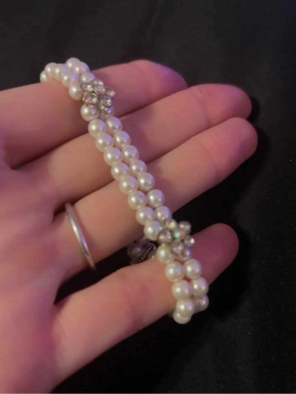 Vintage pearl stretch bracelet with flower rhinestone accents